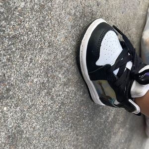 Selling toddler shoes 4c